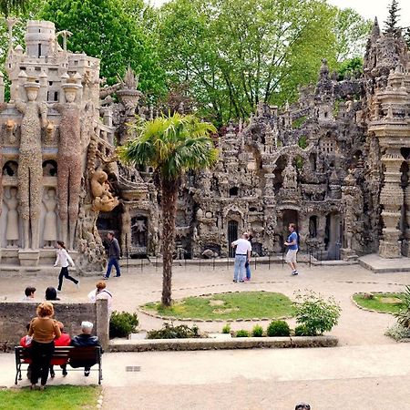 ホテル Les Garennes Saint-Uze エクステリア 写真