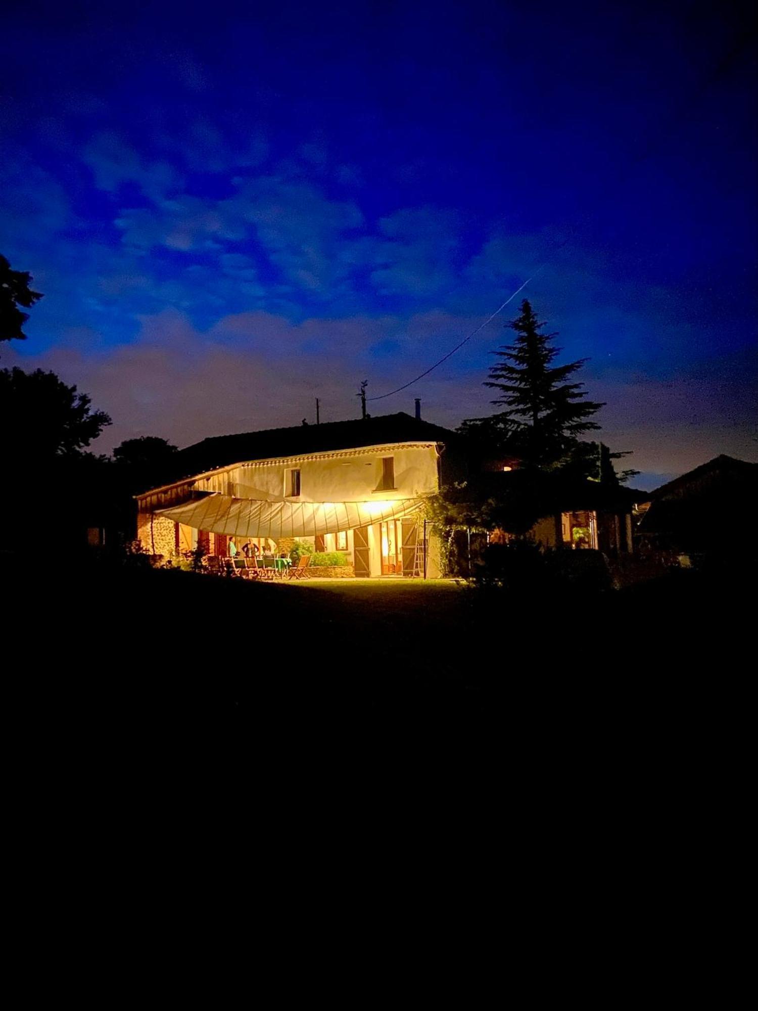 ホテル Les Garennes Saint-Uze エクステリア 写真